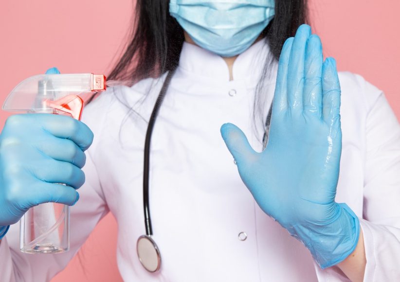 بهترین و مؤثرترین محلول‌های ضدعفونی سطوح در دندانپزشکی – مقایسه تخصصی ۱۴۰۵